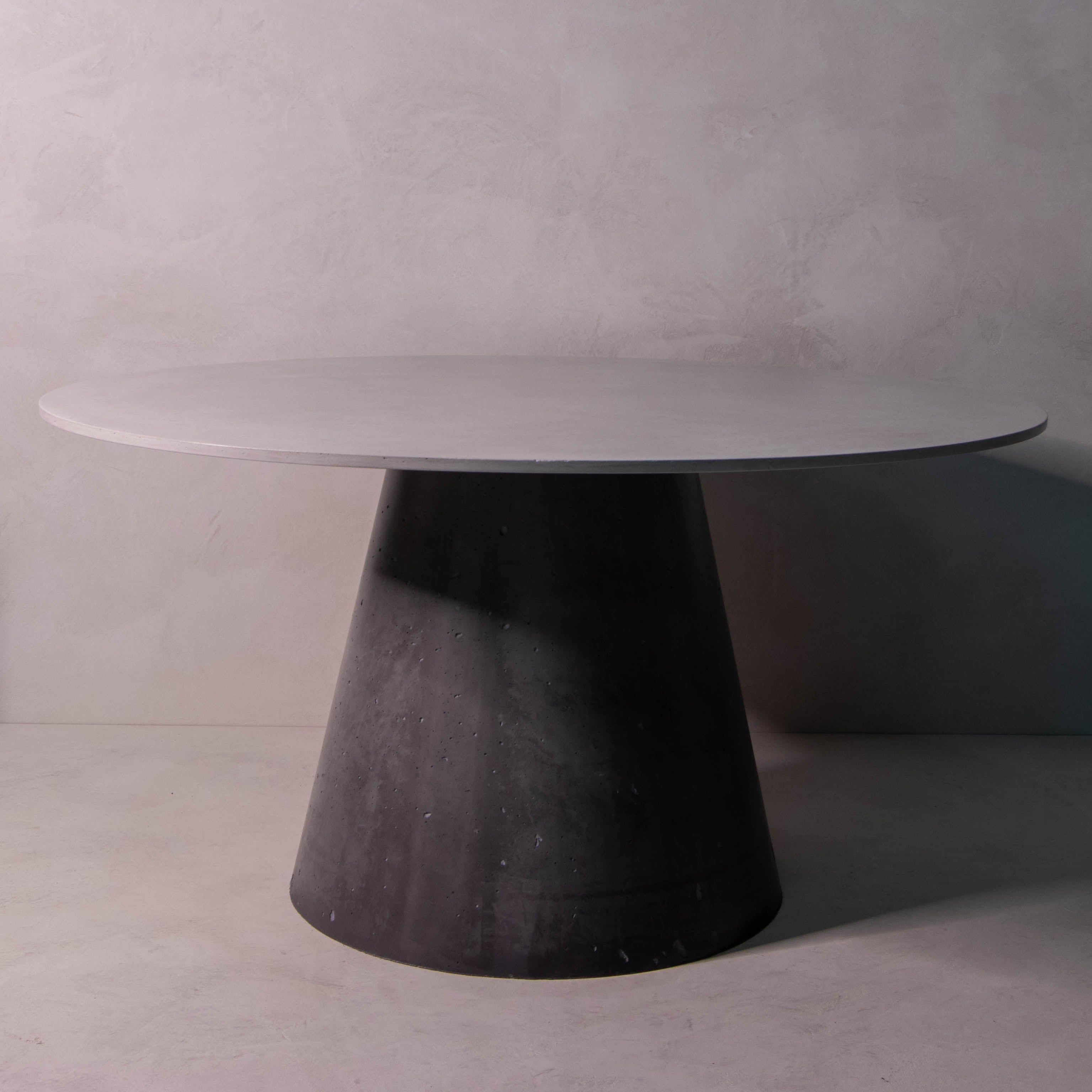 Vara Concrete Dining Table - Round Shark-Nose Design | Edje Concrete